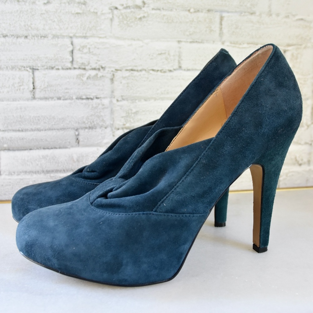 Nine West Peacock Blue Round Toe Heels